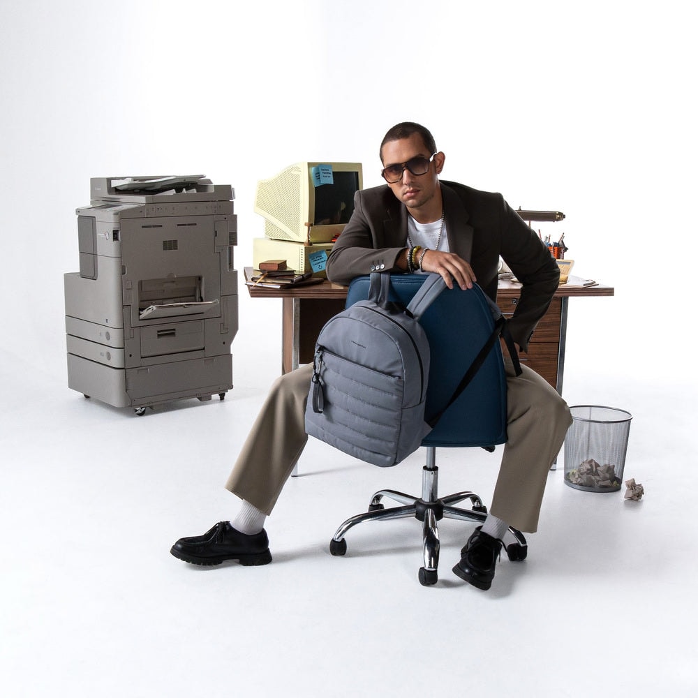 Mochila Sora Laptop 15" Cool Capital Gris — imagen 4