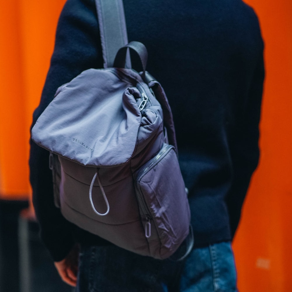 Mochila Onna Laptop 15" Cool Capital Gris — imagen 15