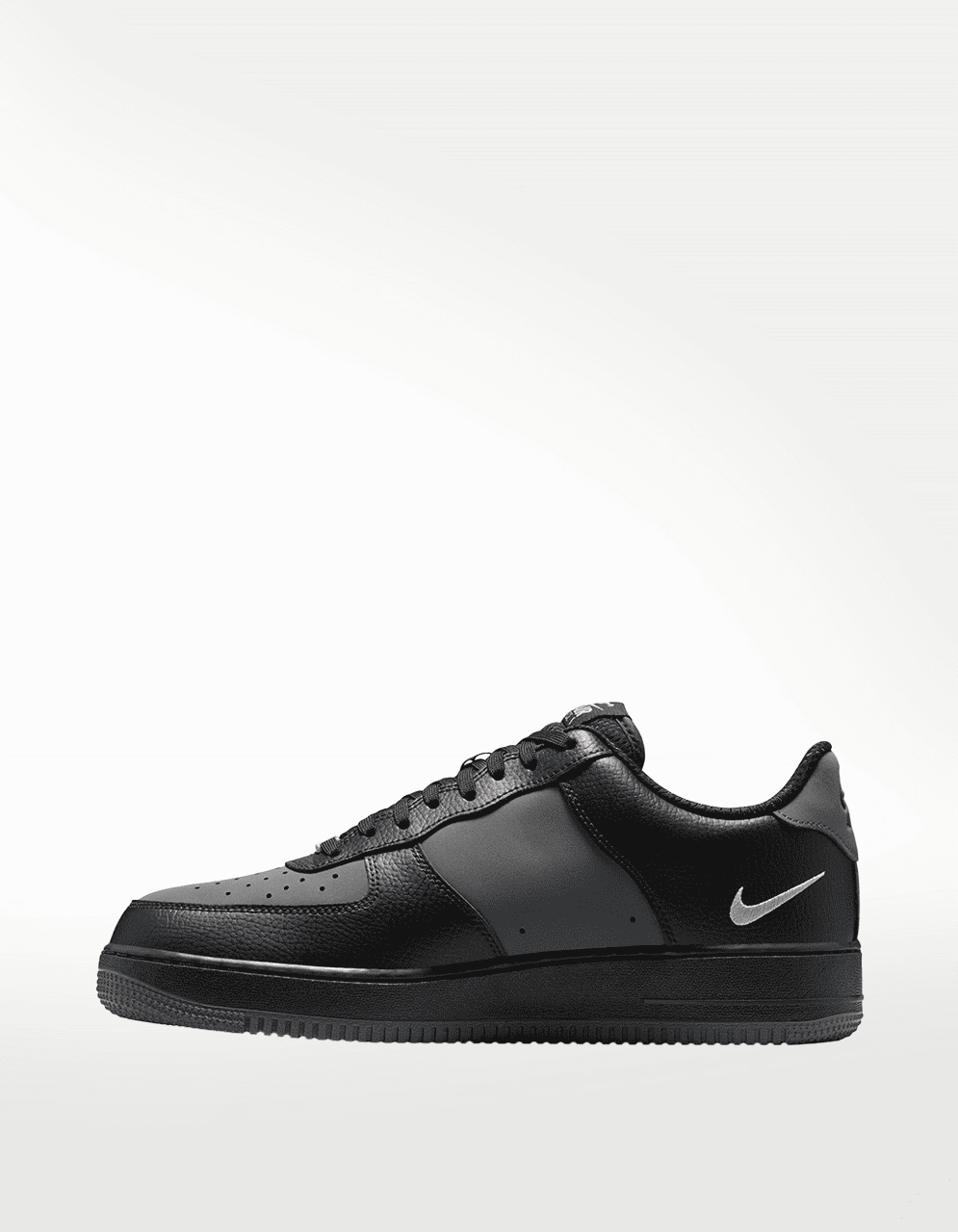 Tenis Nike Air Force 1 07 LV8 Negro - Hombre — imagen 3