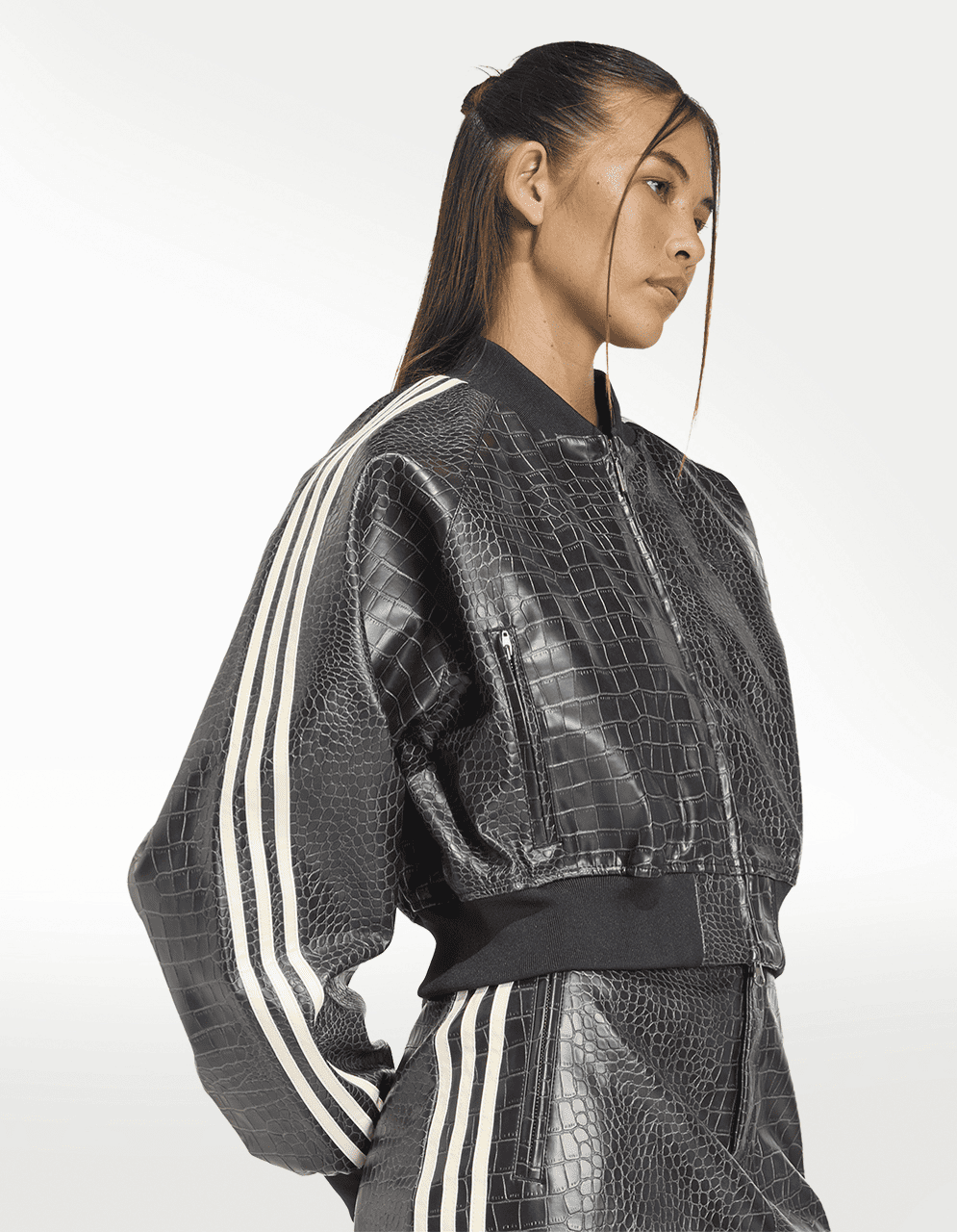 Chamarra Adidas SST Plthr Negro - Mujer — imagen 4