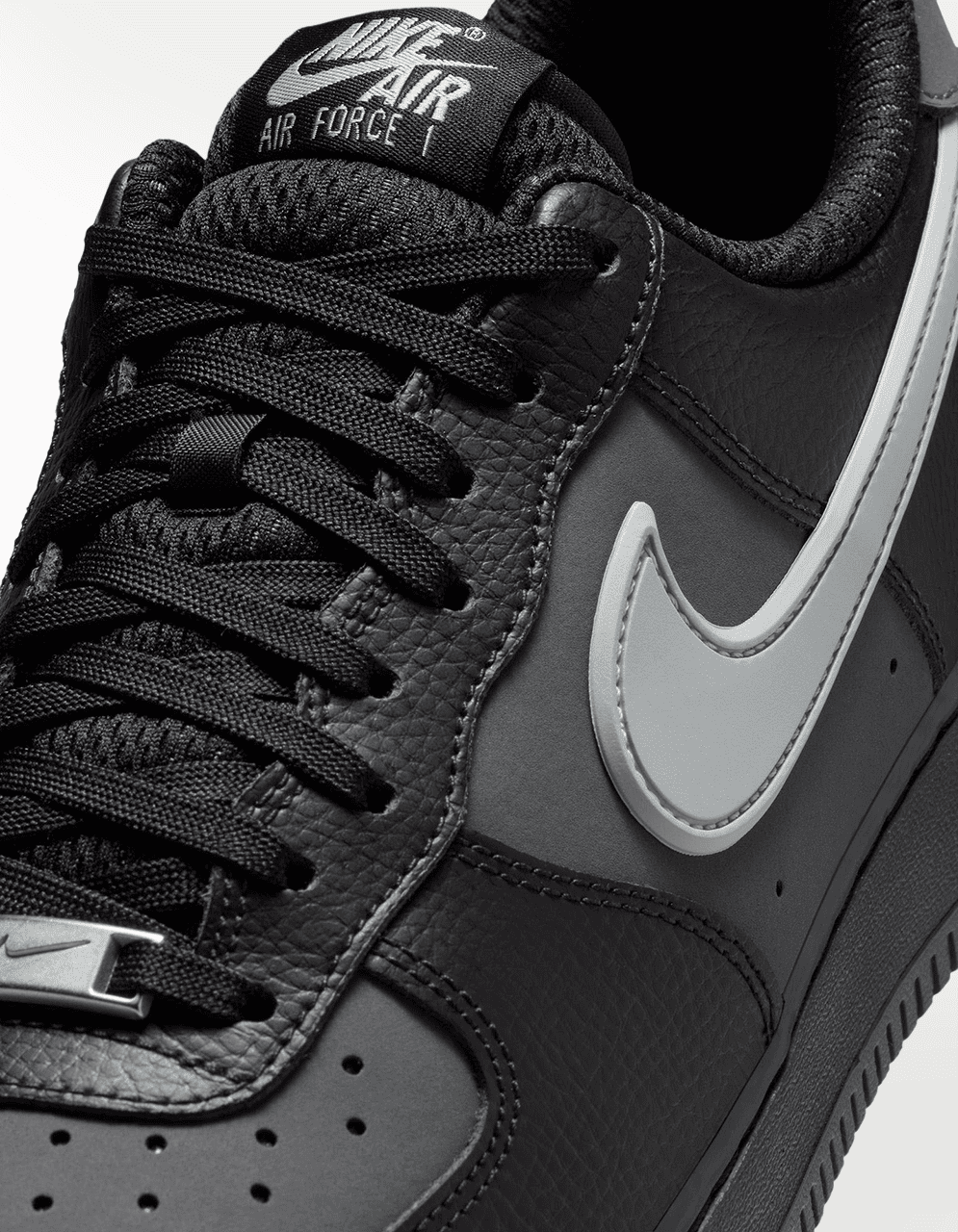 Tenis Nike Air Force 1 07 LV8 Negro - Hombre — imagen 4