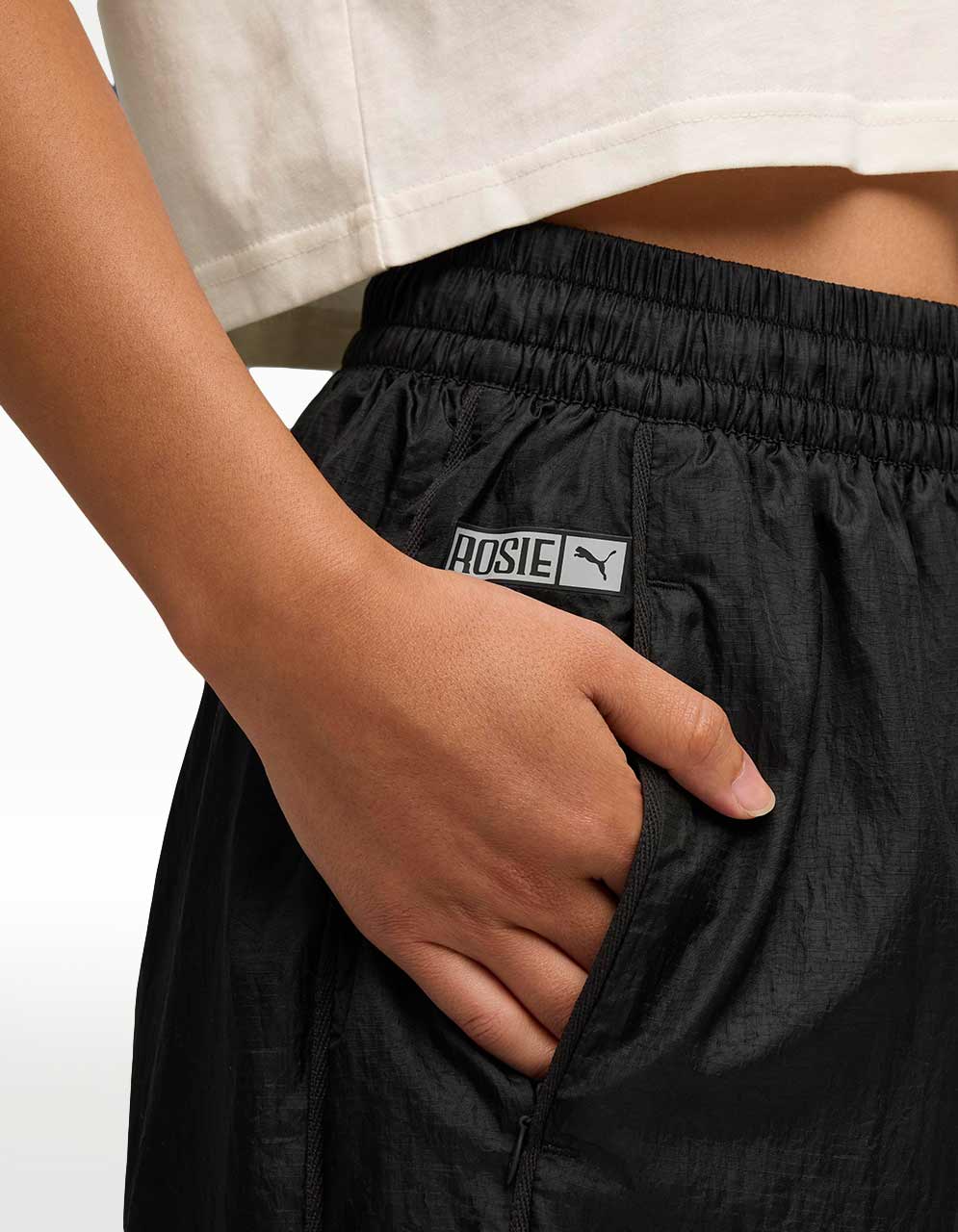 Pants Puma X Rosé T7 Relaxed Track Negro - Mujer — imagen 3